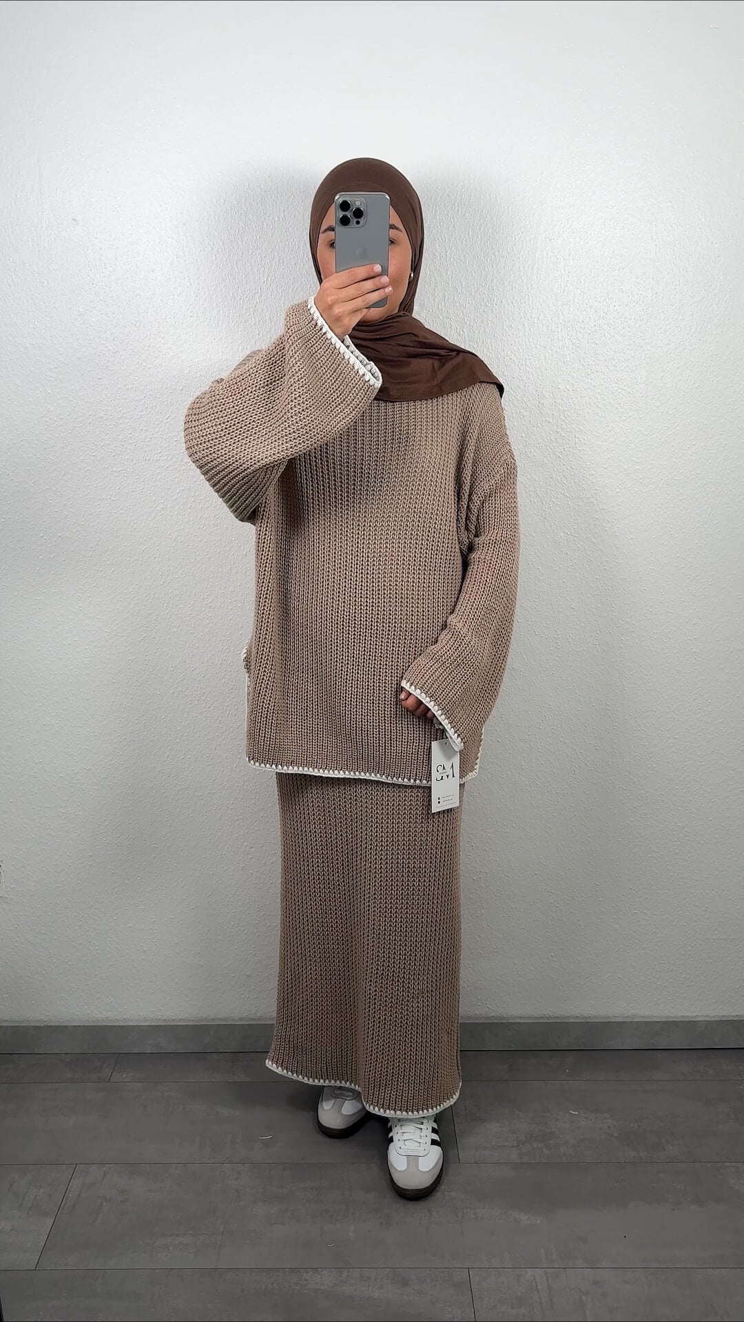 <tc>L</tc>eona outfit beige